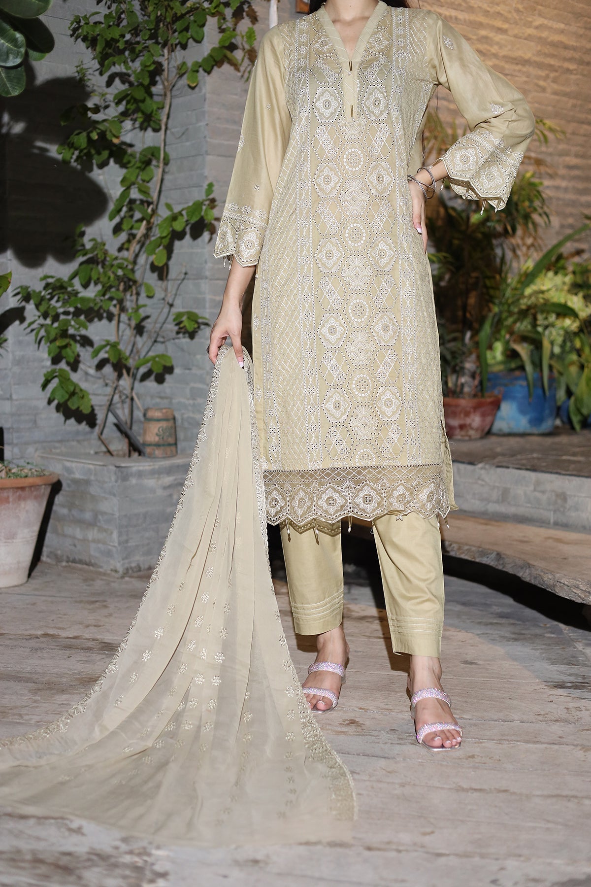 Pari Luxury Swiss Lawn'24 D#10