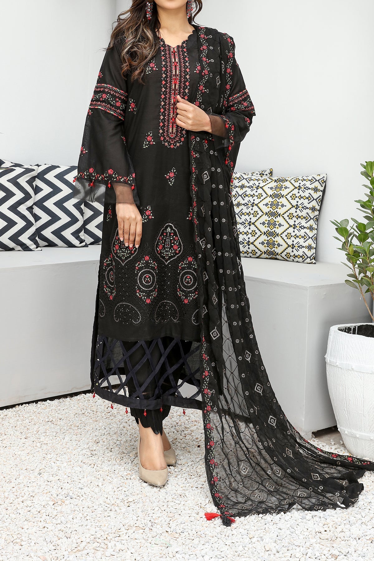 Hafiz Maahi Lawn'24 D#10