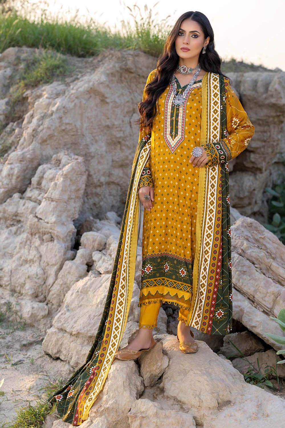 Gul Ahmed Winter Collection`22 LT#22014-B