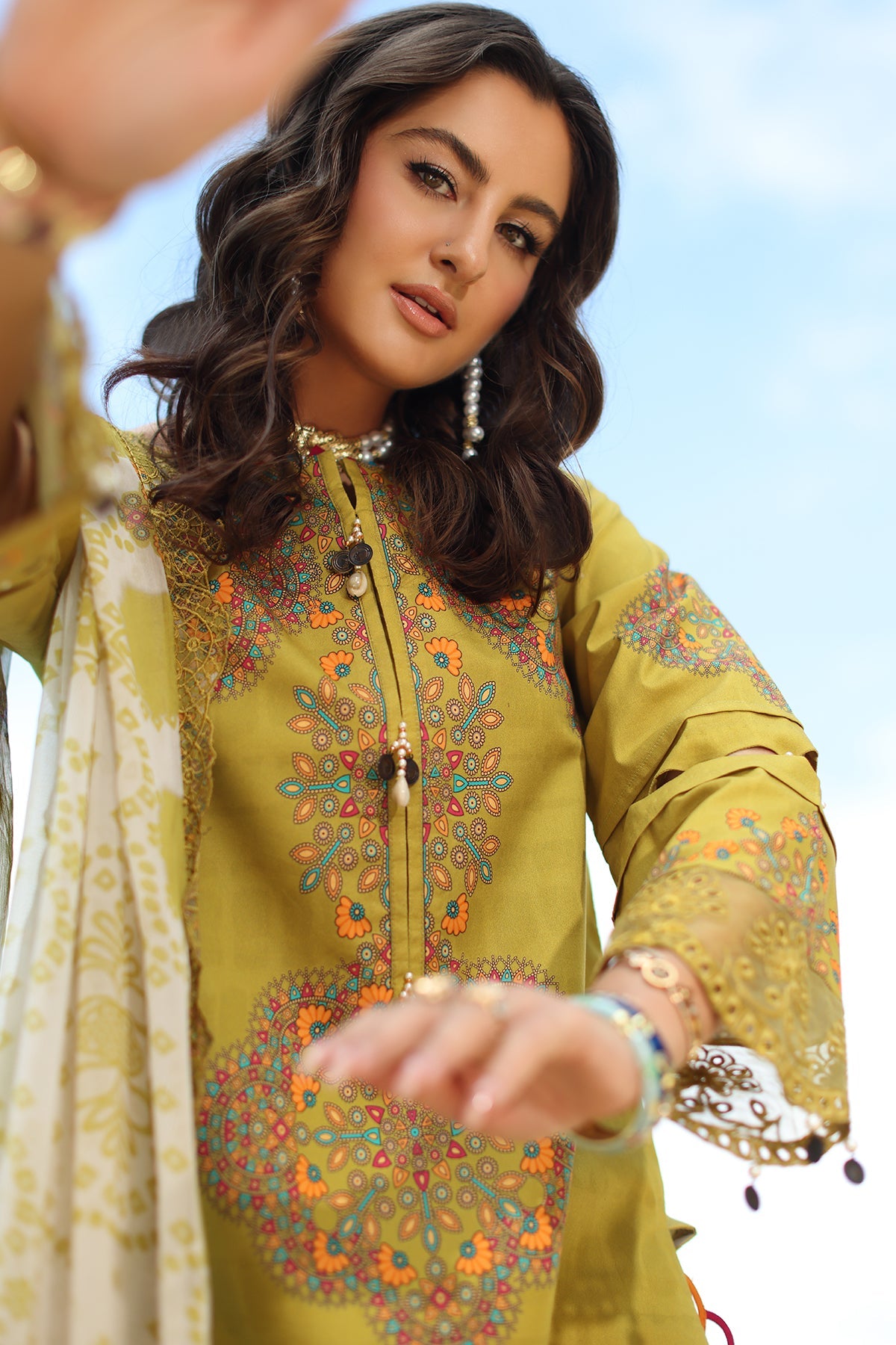 BR Charizma Aniq Lawn`26 AN6#01