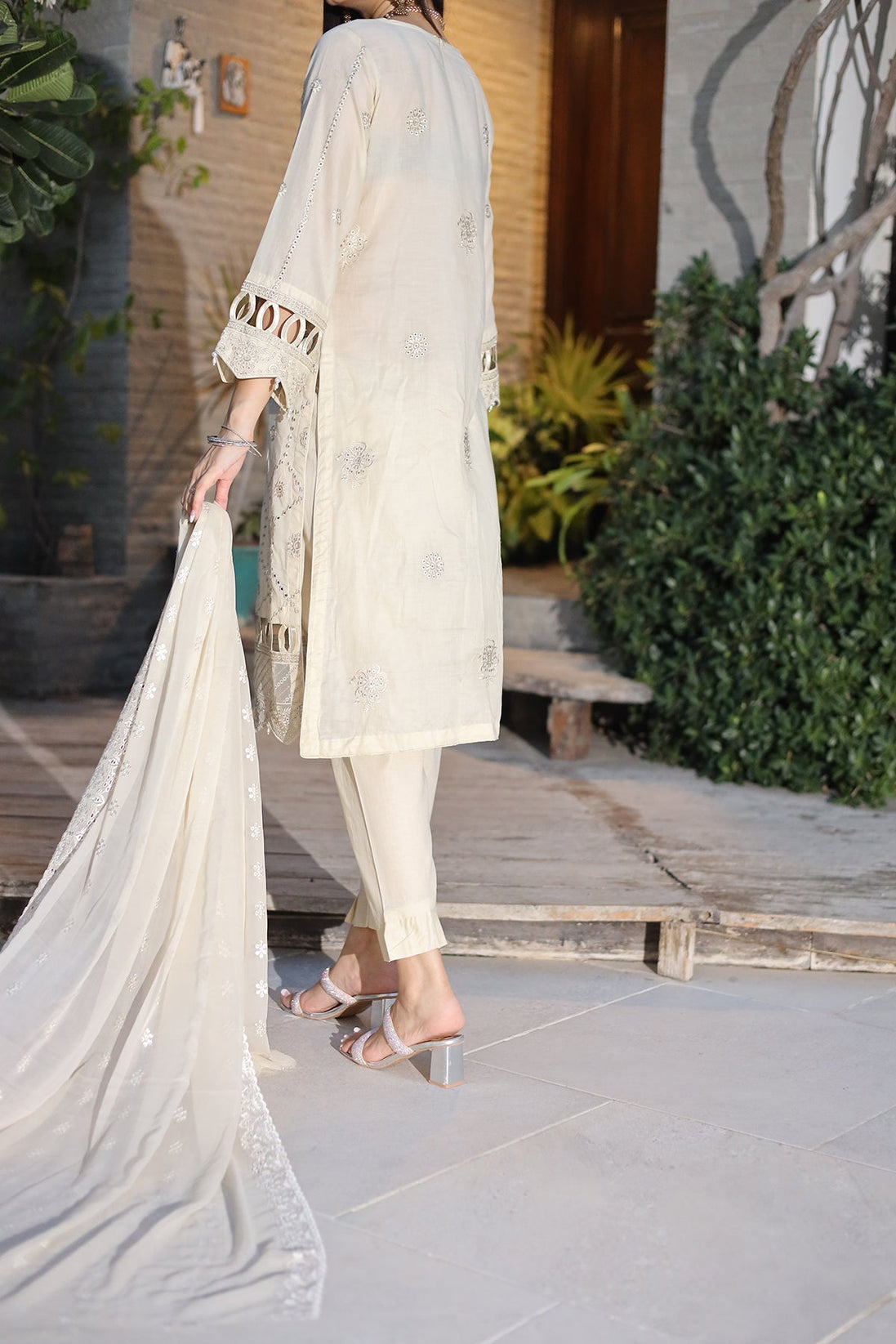 Pari Luxury Swiss Lawn'24 D#09