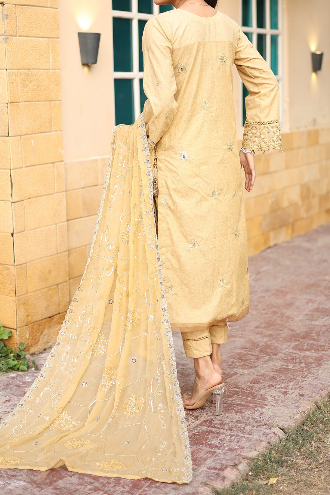 Izhaar Emb Luxury Lawn`24 D#5
