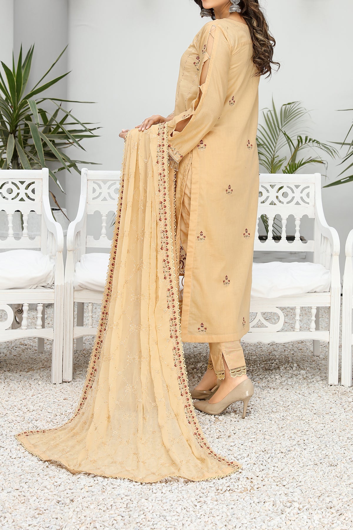 Hafiz Maahi Lawn'24 D#01