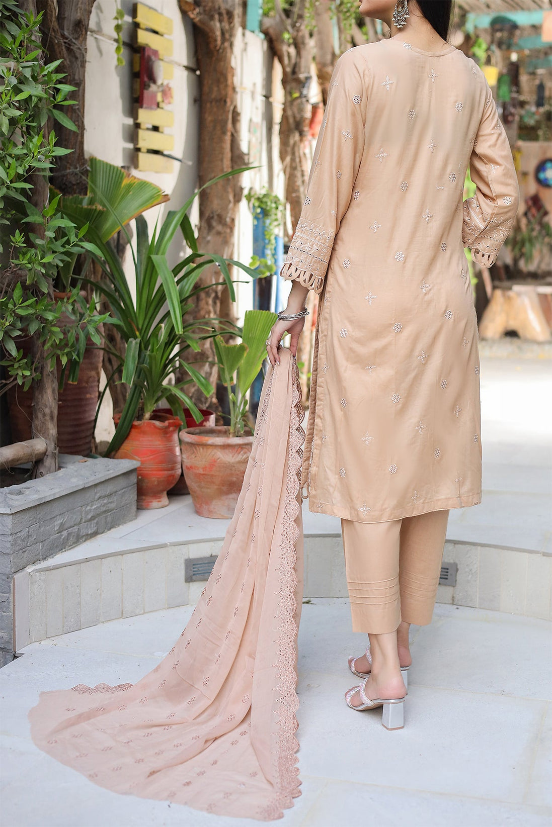 Pari Luxury Swiss Lawn'24 D#05