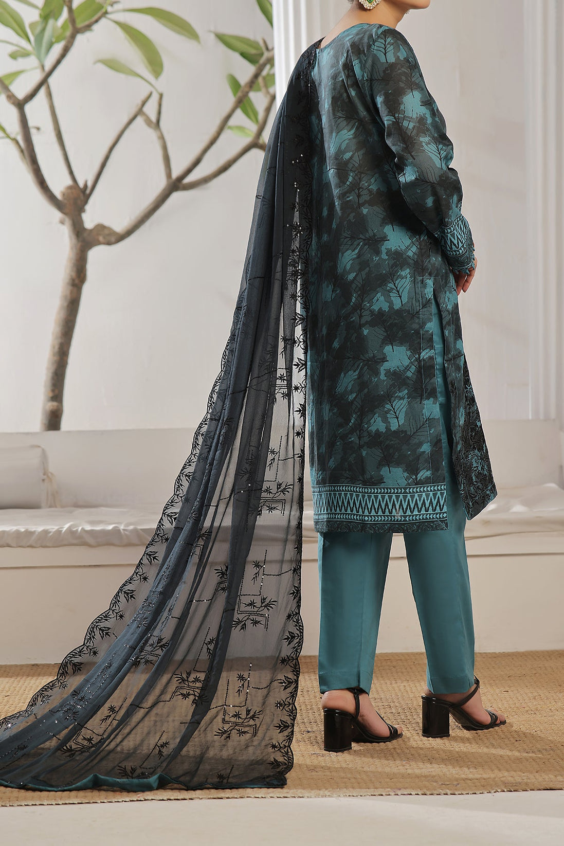 Khansa Luxury Lawn`25 D#08