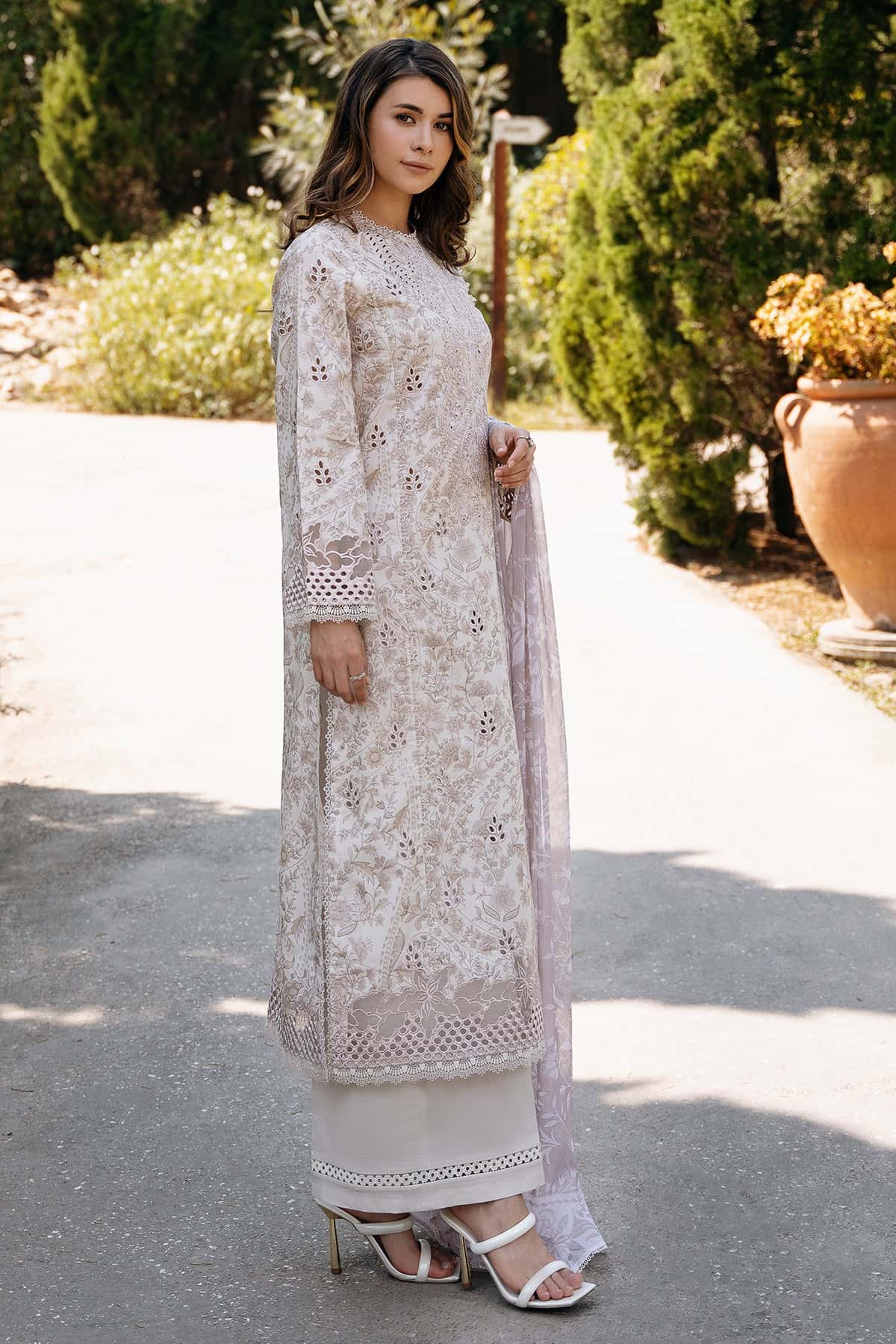 Afrozeh D/The Holiday Lawn'25 AL#03-A