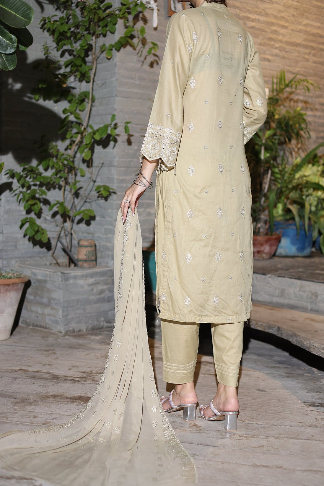 Pari Luxury Swiss Lawn'24 D#10