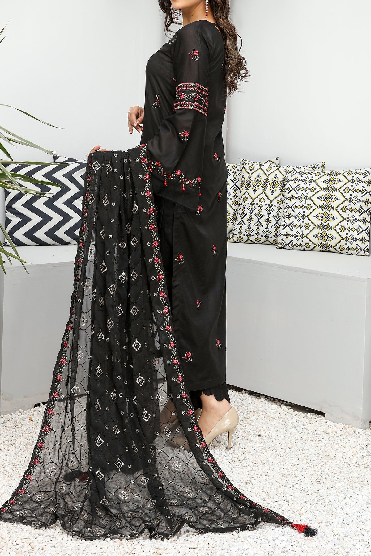 Hafiz Maahi Lawn'24 D#10
