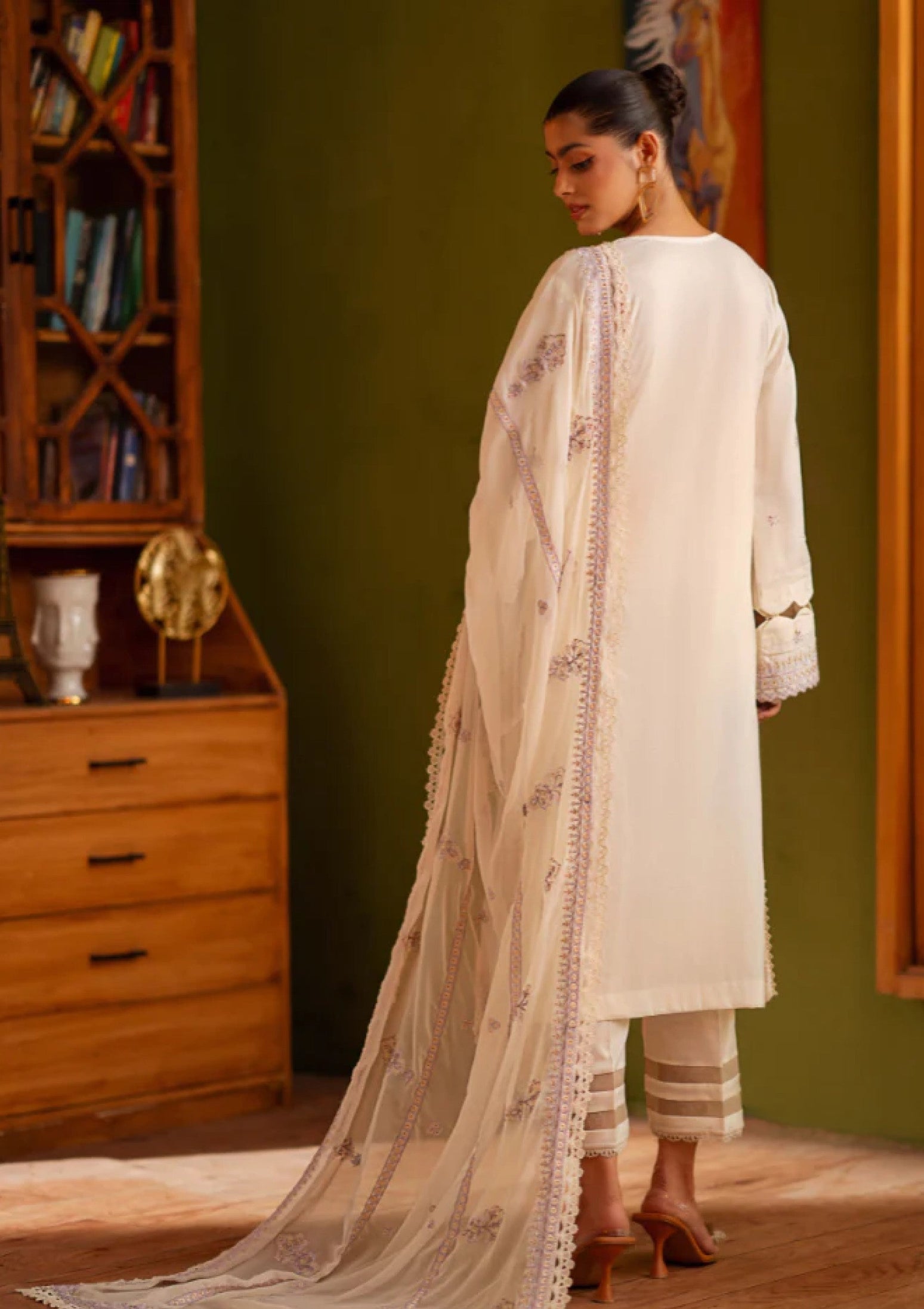 Humdum Lalarukh Emb Lawn'25 D#09