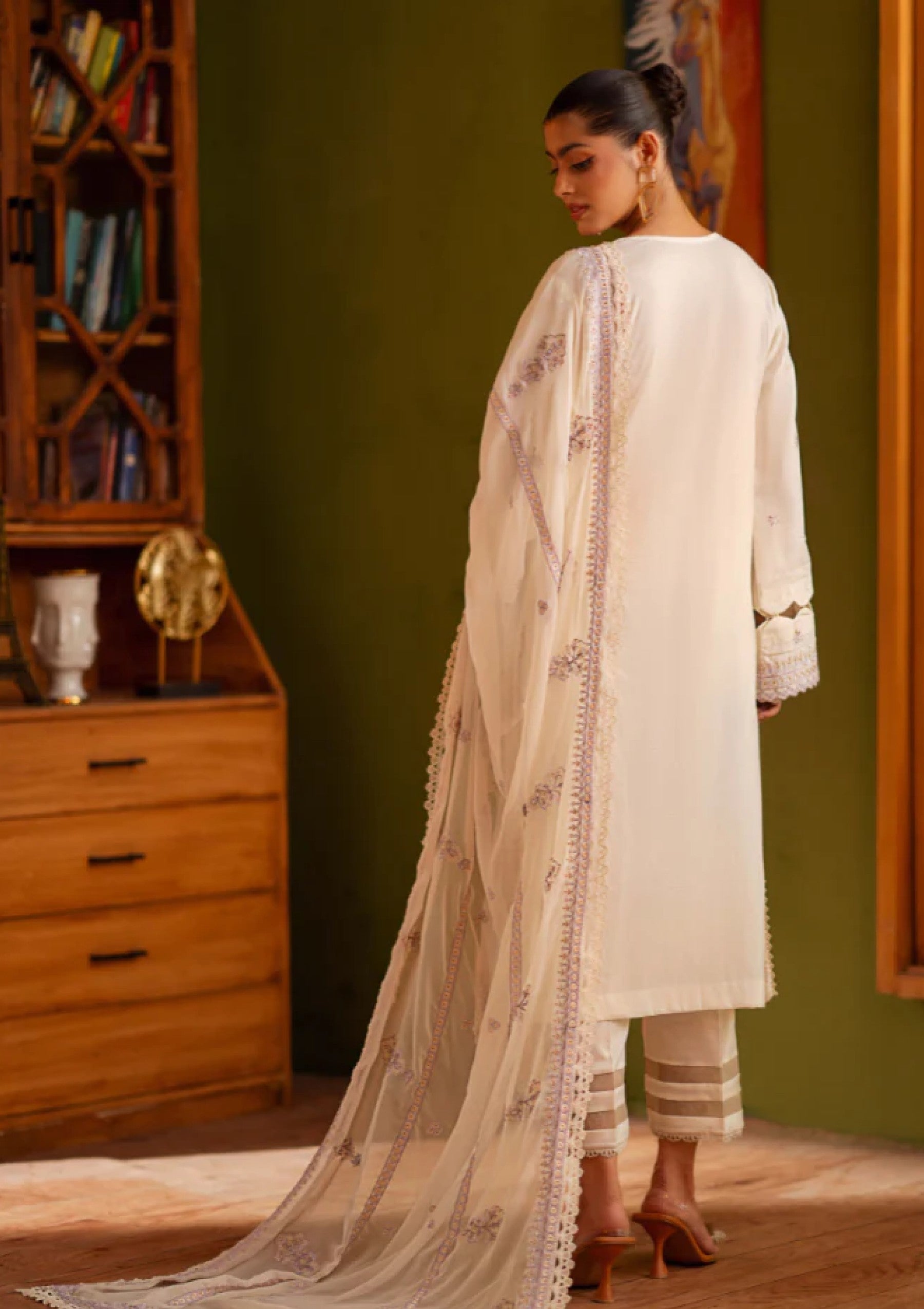 Humdum Lalarukh Emb Lawn'25 D#09