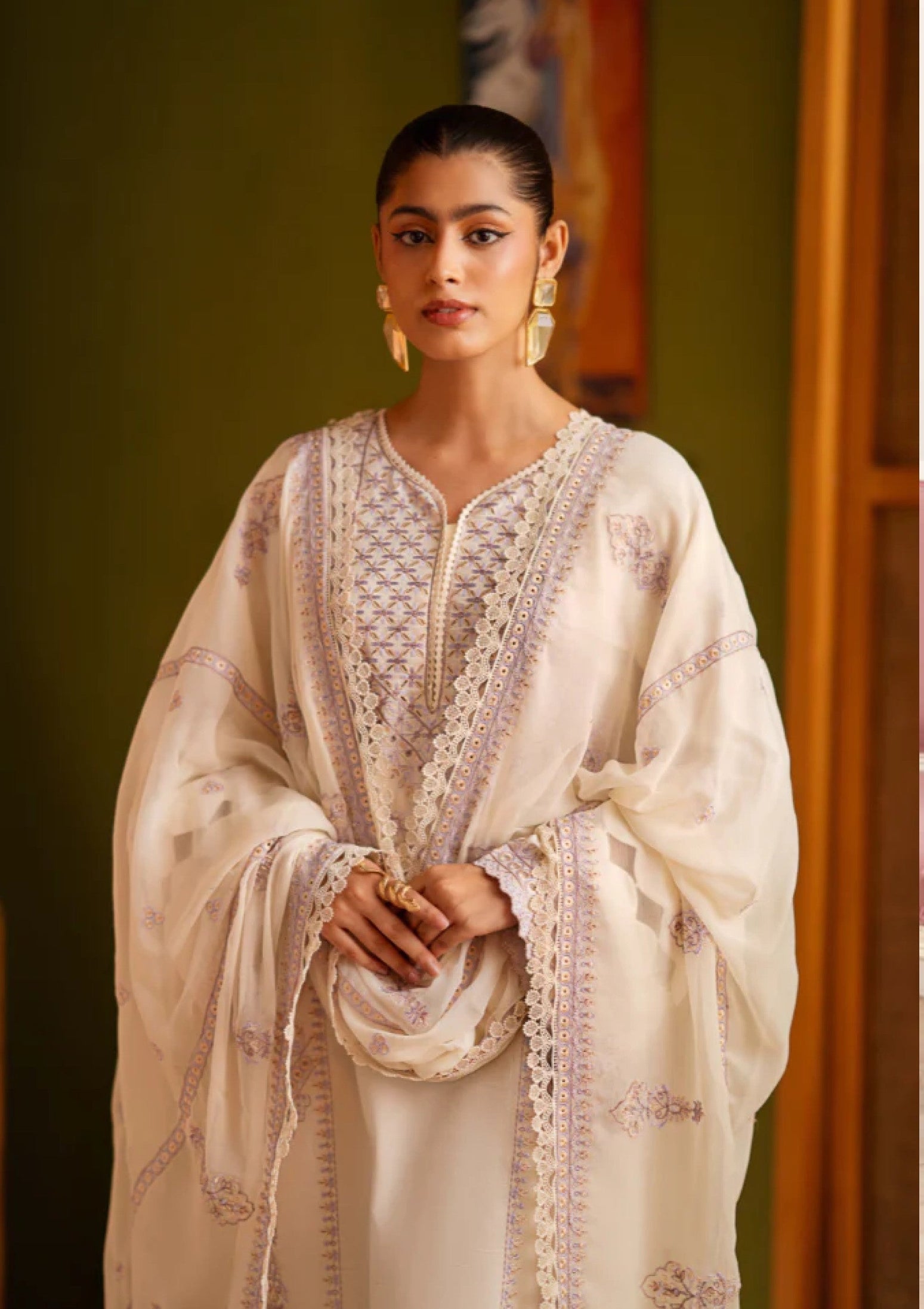 Humdum Lalarukh Emb Lawn'25 D#09