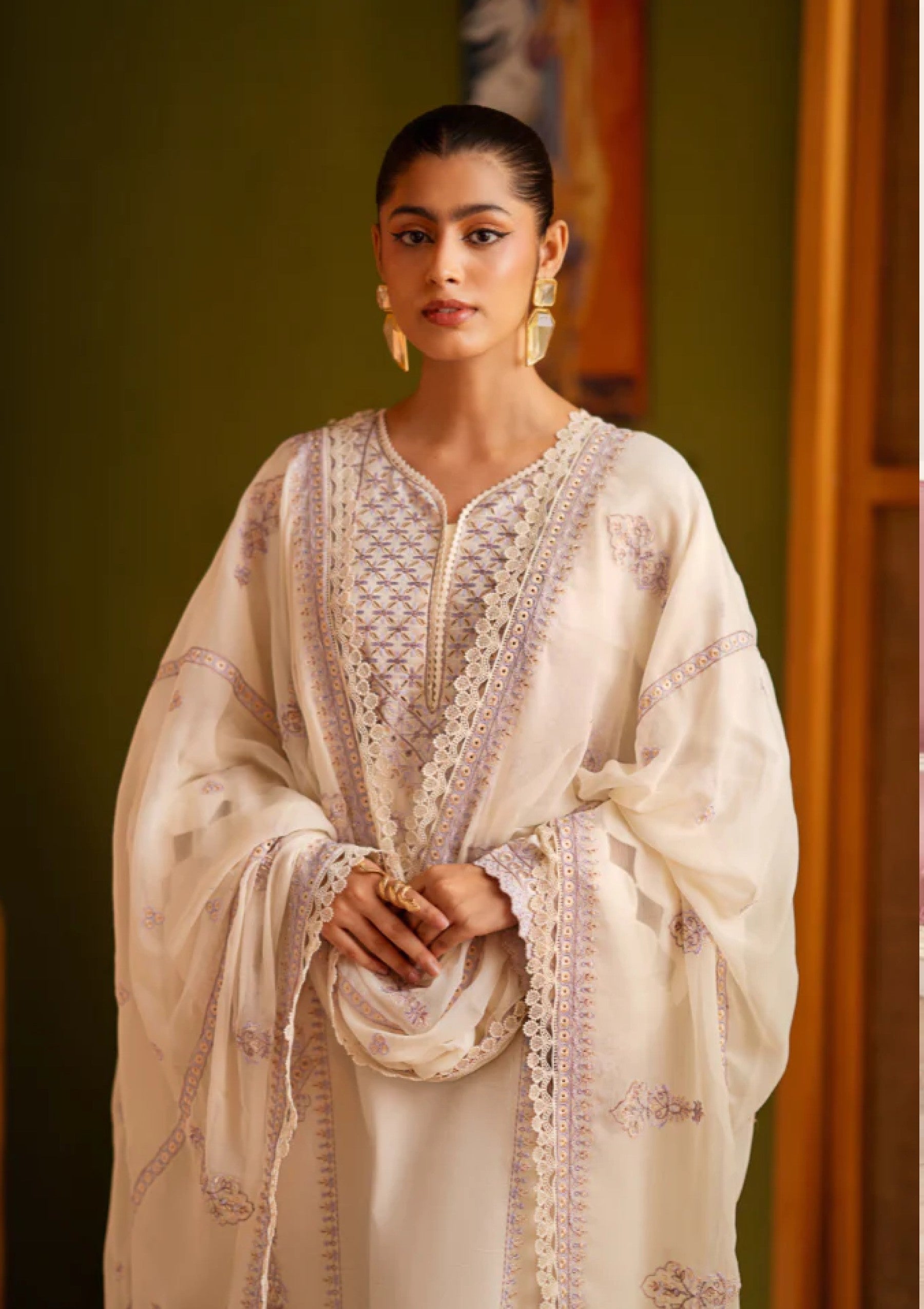 Humdum Lalarukh Emb Lawn'25 D#09