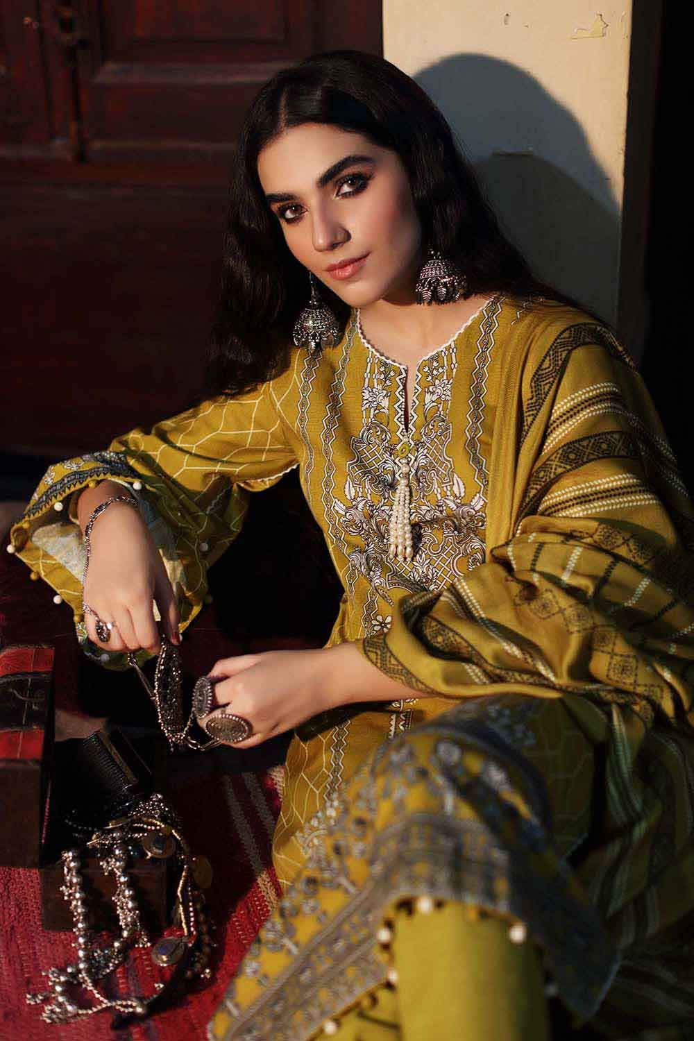 Gul Ahmed Winter Collection`22 PVS#12003-A