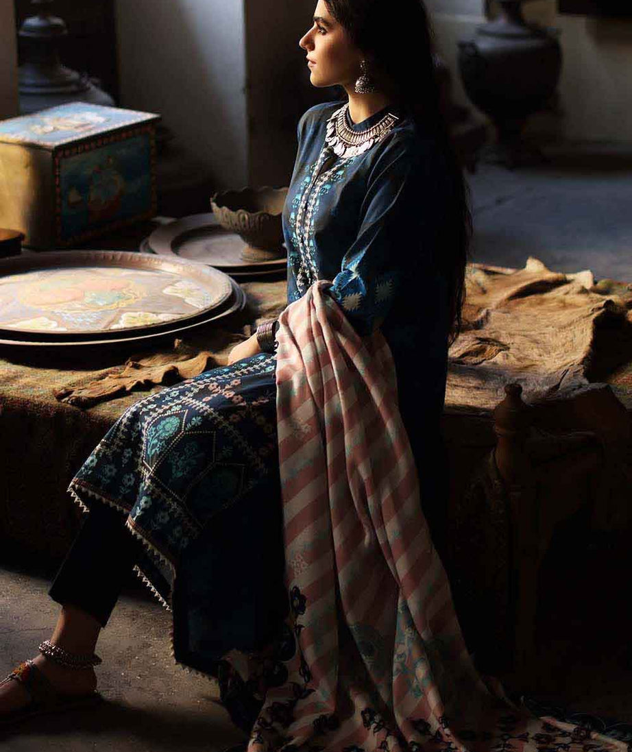 Gul Ahmed Winter Collection`22 PVS#12002-B