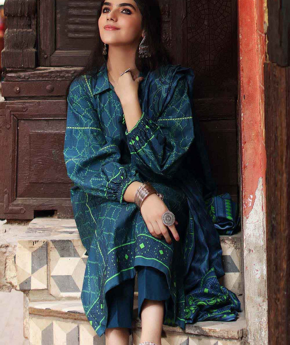 Gul Ahmed Winter Collection`22 PVS#12005-B