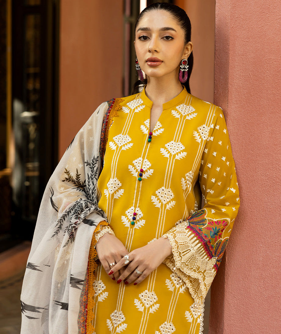 Zainab Chottani Chikankari`25 D#4-A