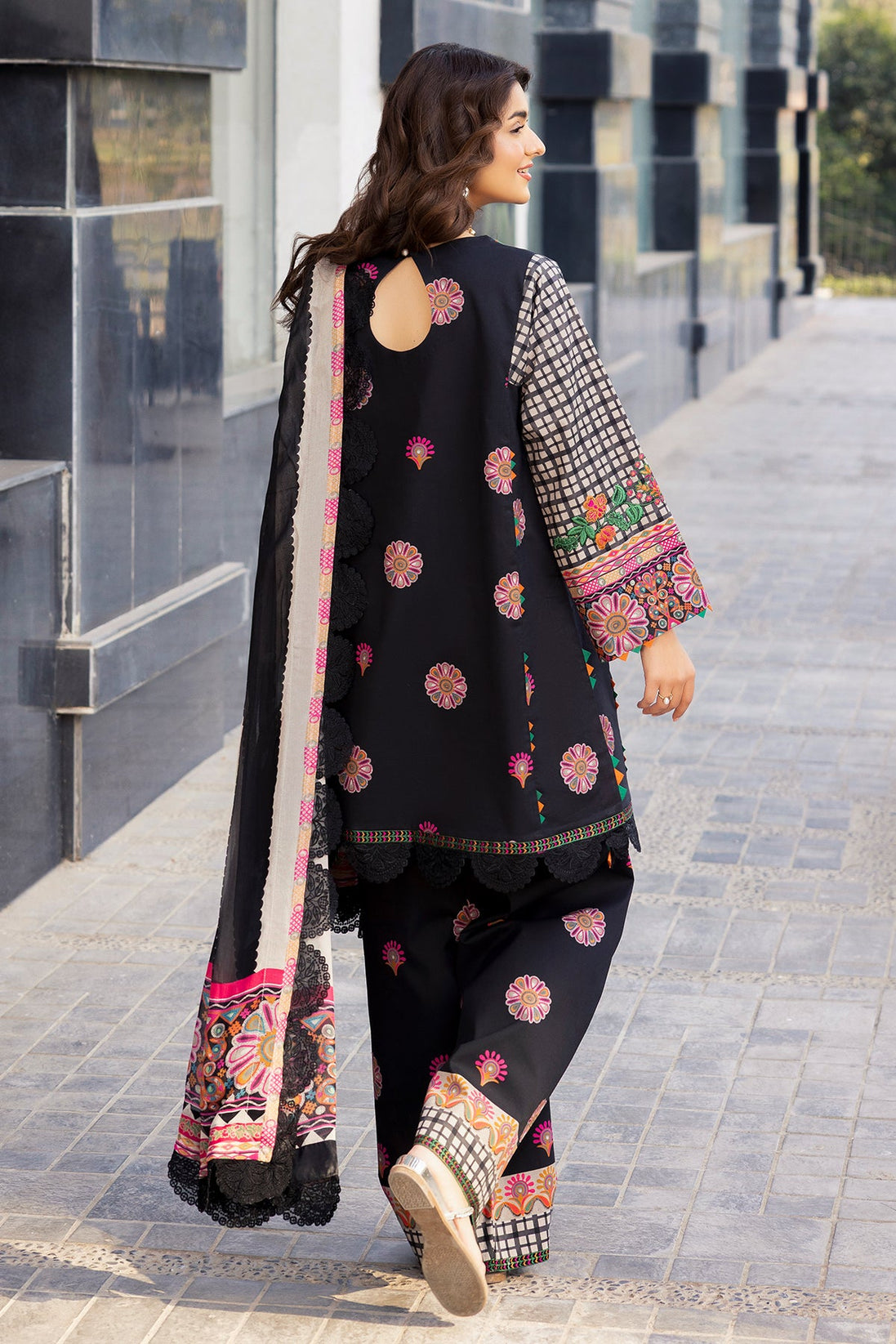 BR Charizma Aniq Lawn`26 AN6#04