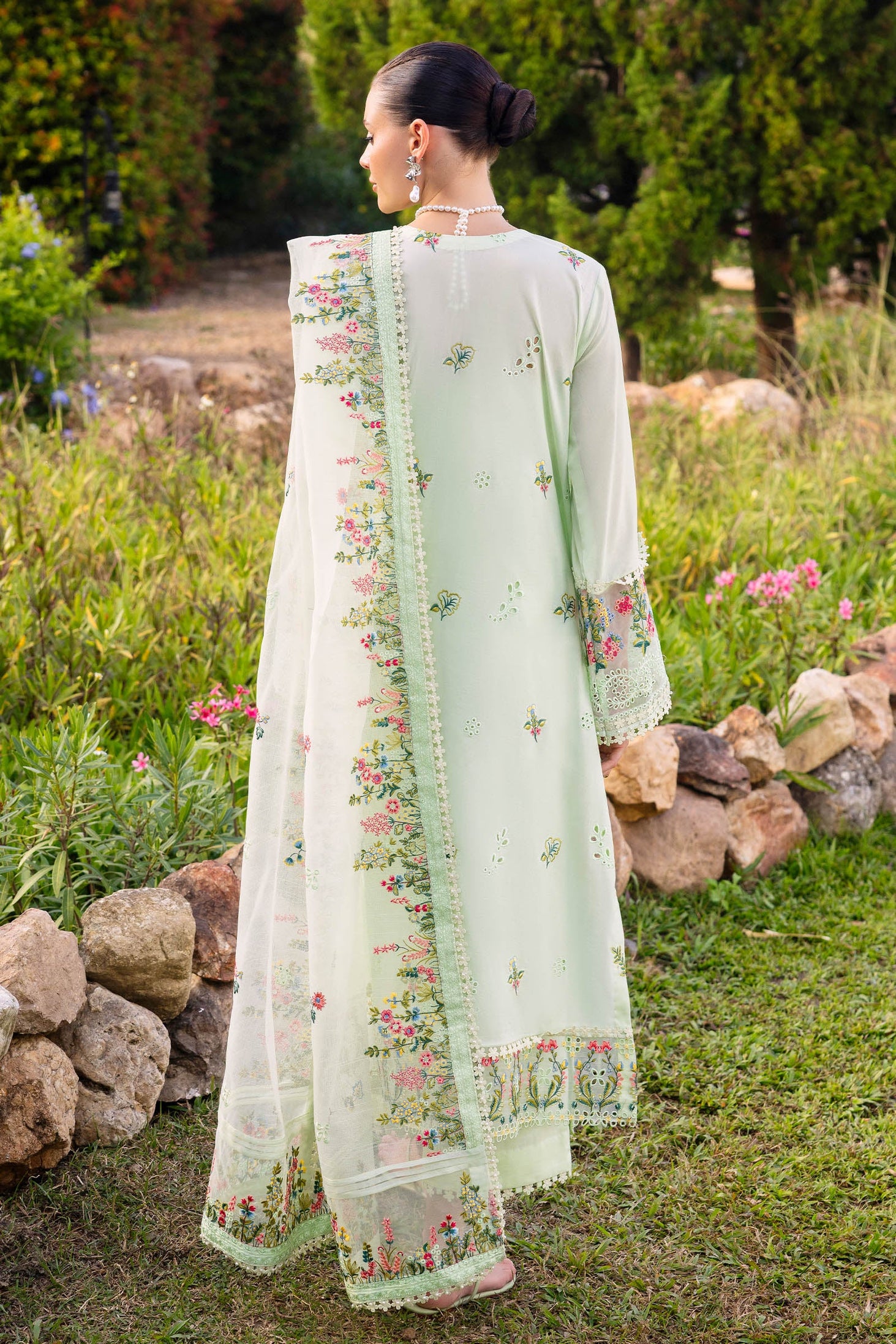 Muscari Luxury Emb Lawn`26 MLEC#09