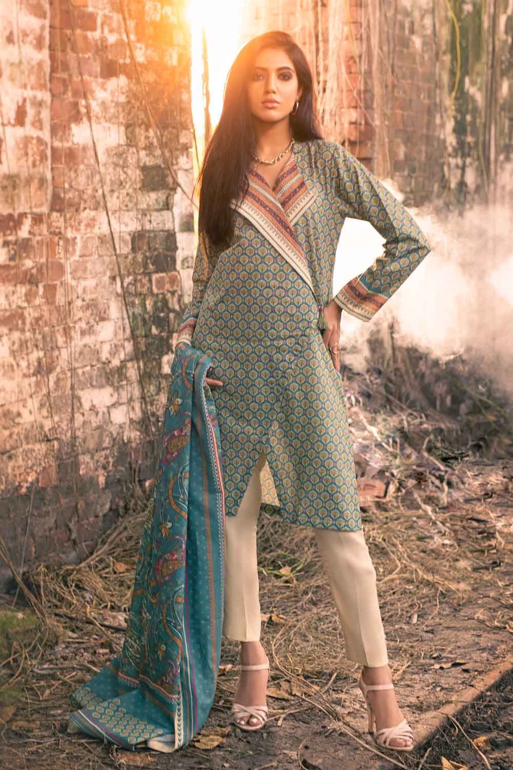 Gul Ahmed Winter Collection`21 AY # 12026 A