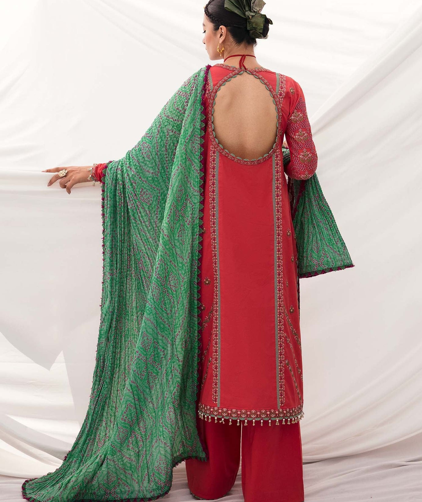 Hussain Rehar Mausam Lawn'23 D# ( Jazar)