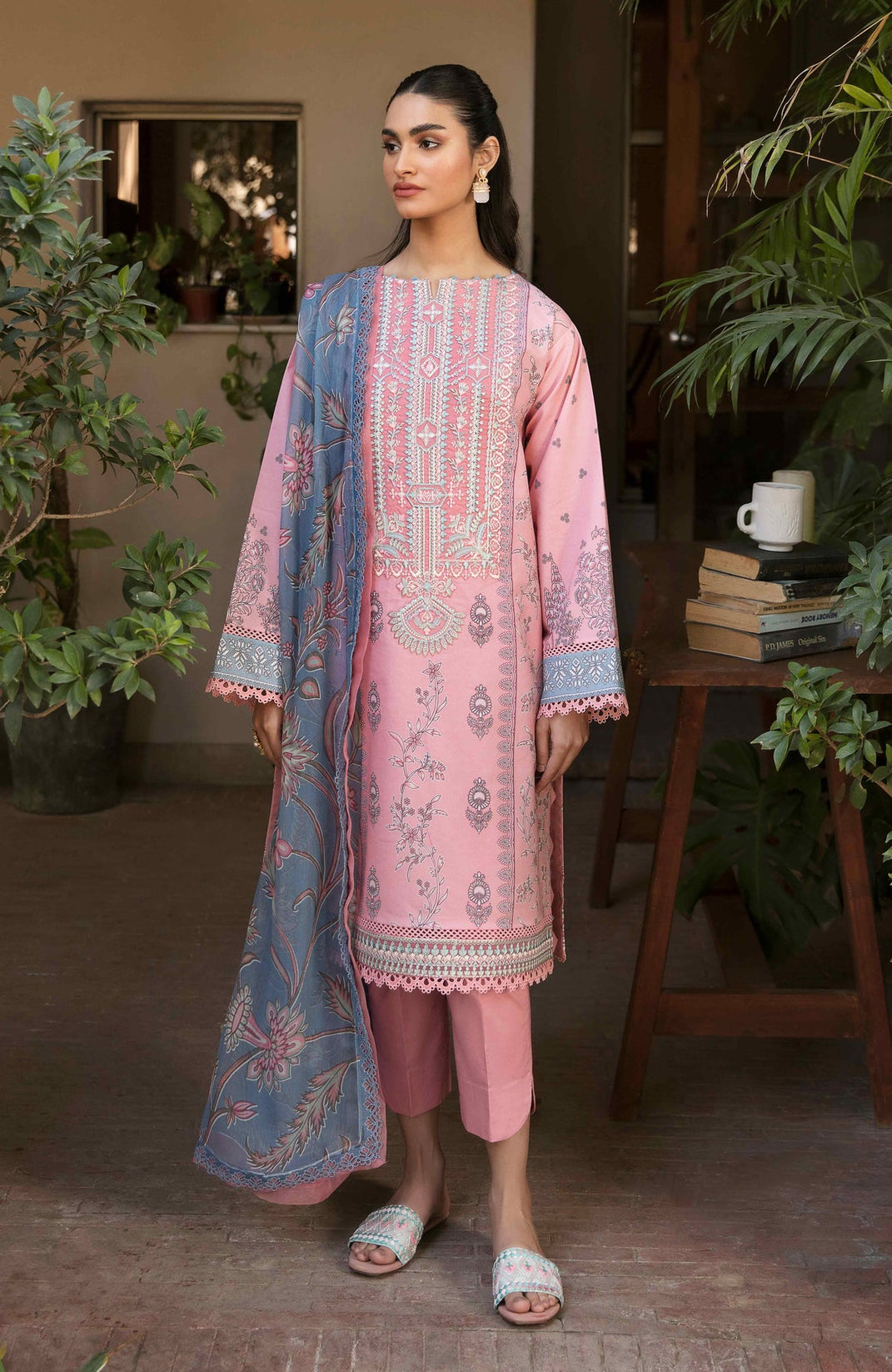 Seran Afsanah Lawn`23 D#04