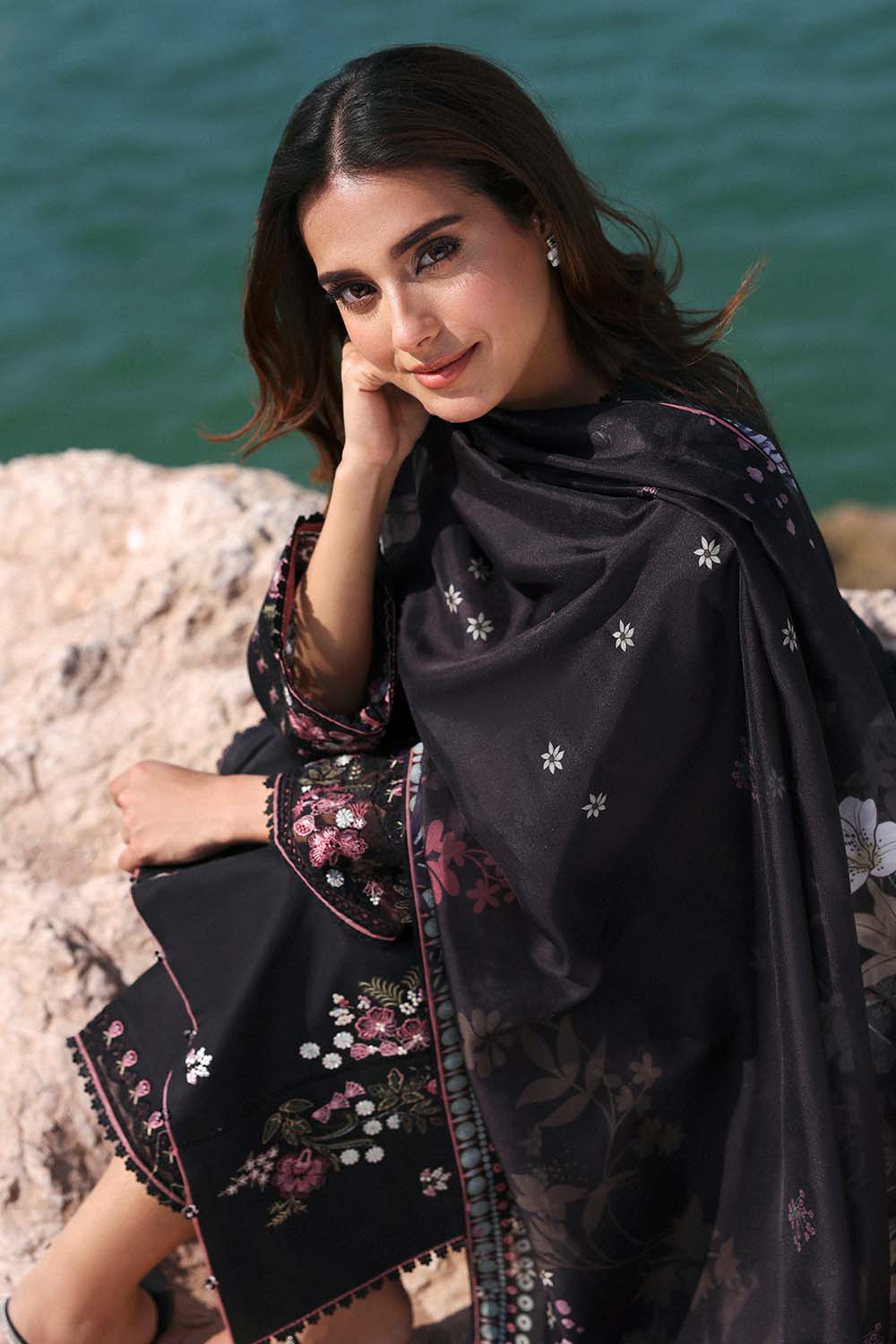 Seran Afsanah Lawn'25 (ZOYA)