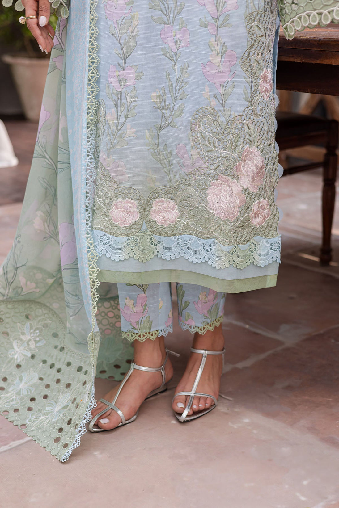 RA Nureh Bloom Emb Lawn`26 D#07