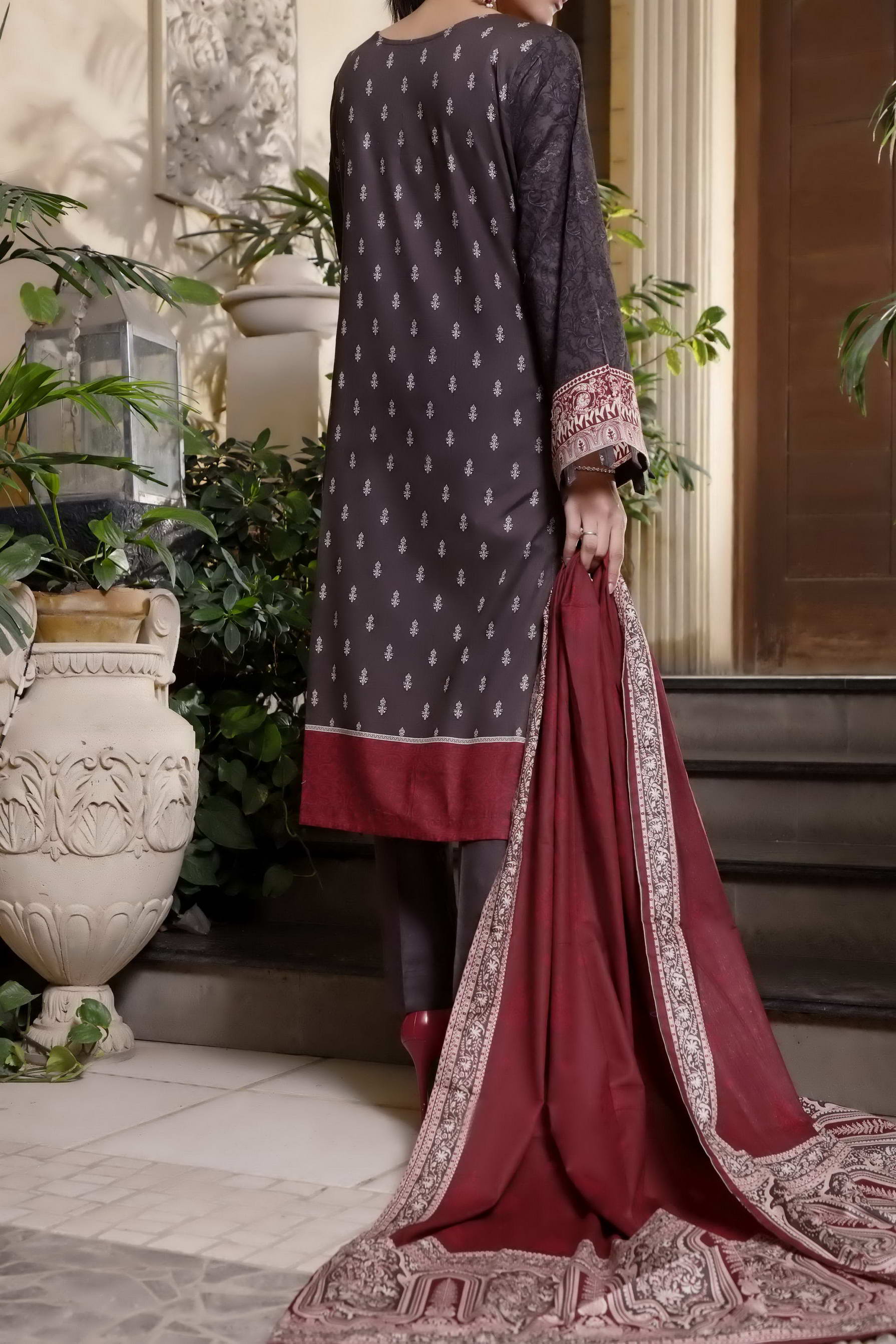 Daman Print Lawn`23 D#802 Chocolate