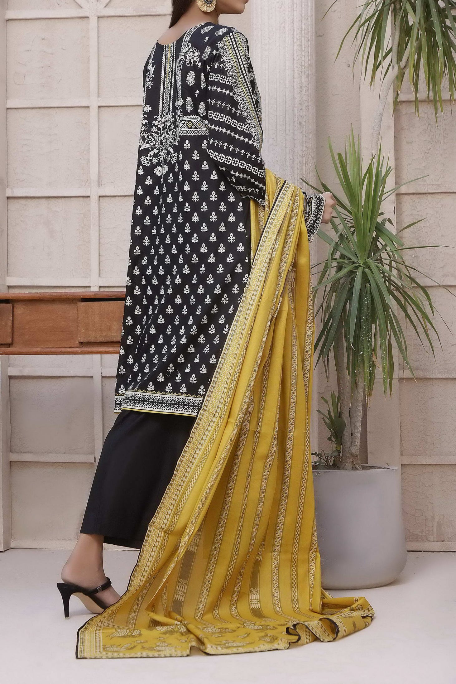 Signature Series Lawn`22 D#2637 Black