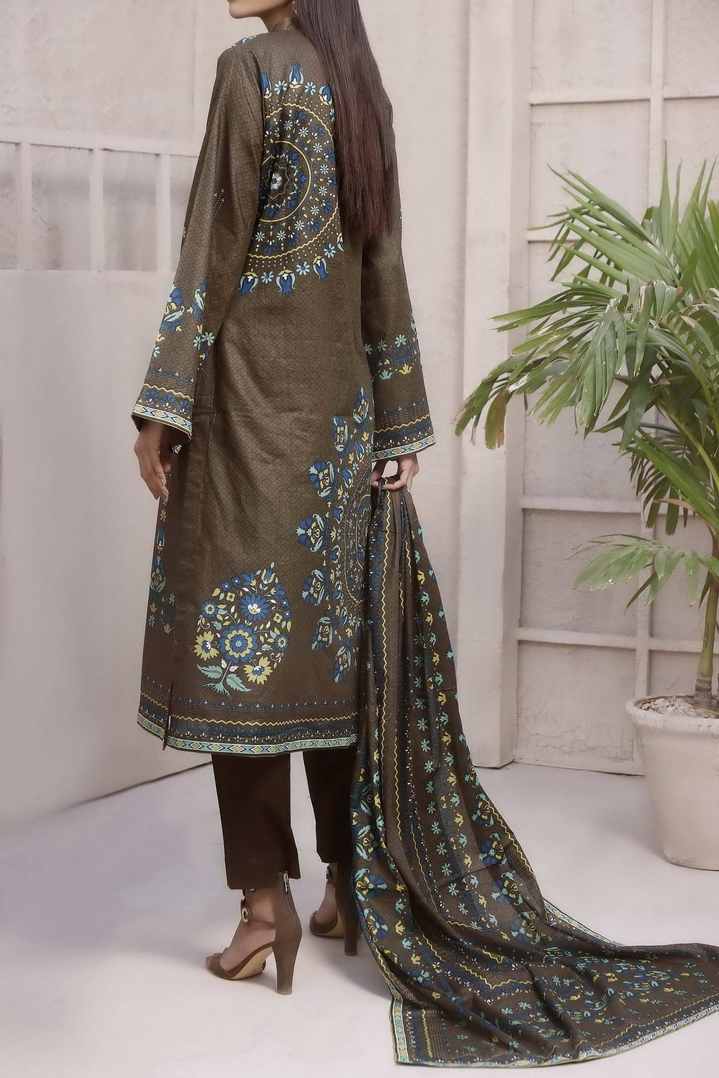 Signature Series Lawn`22 D#2636 Brown