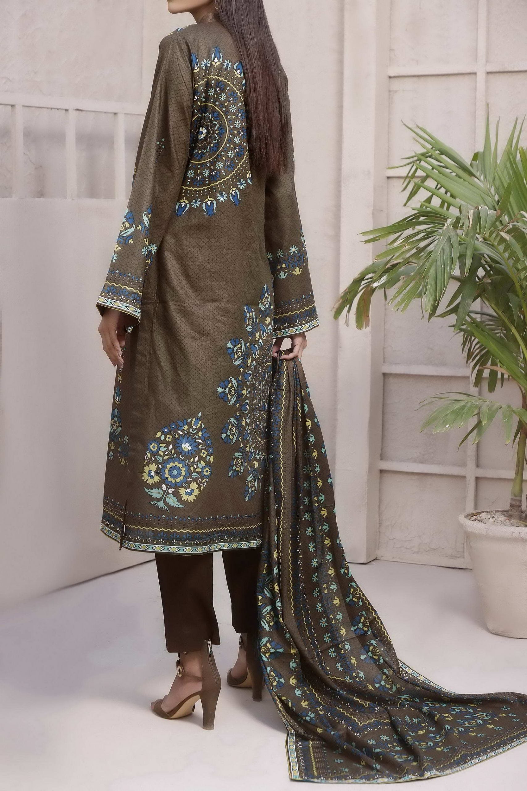 Signature Series Lawn`22 D#2636 Brown