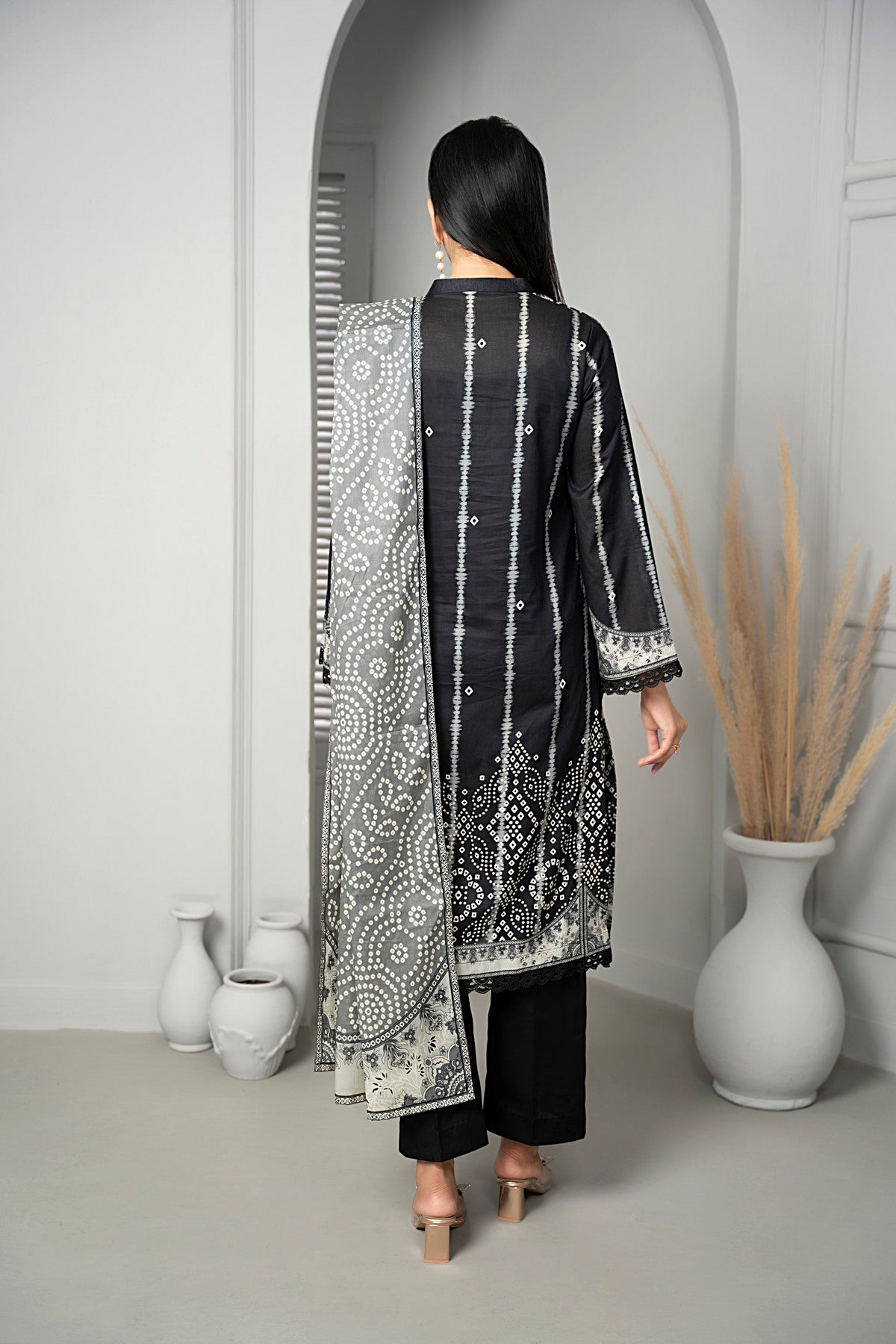 VS Sufinaz Print Lawn'24 D#510 (Black)