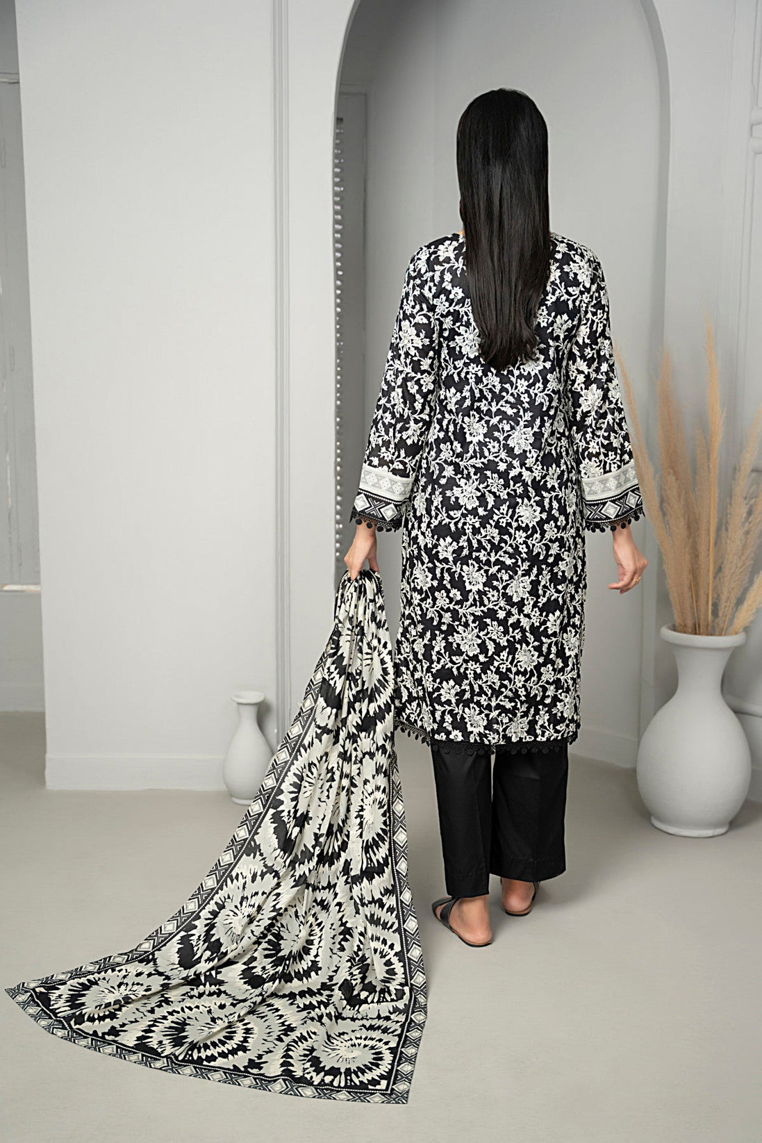 VS Sufinaz Print Lawn'24 D#511 (Black)