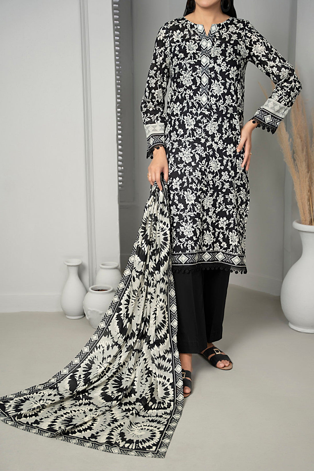 VS Sufinaz Print Lawn'24 D#511 (Black)
