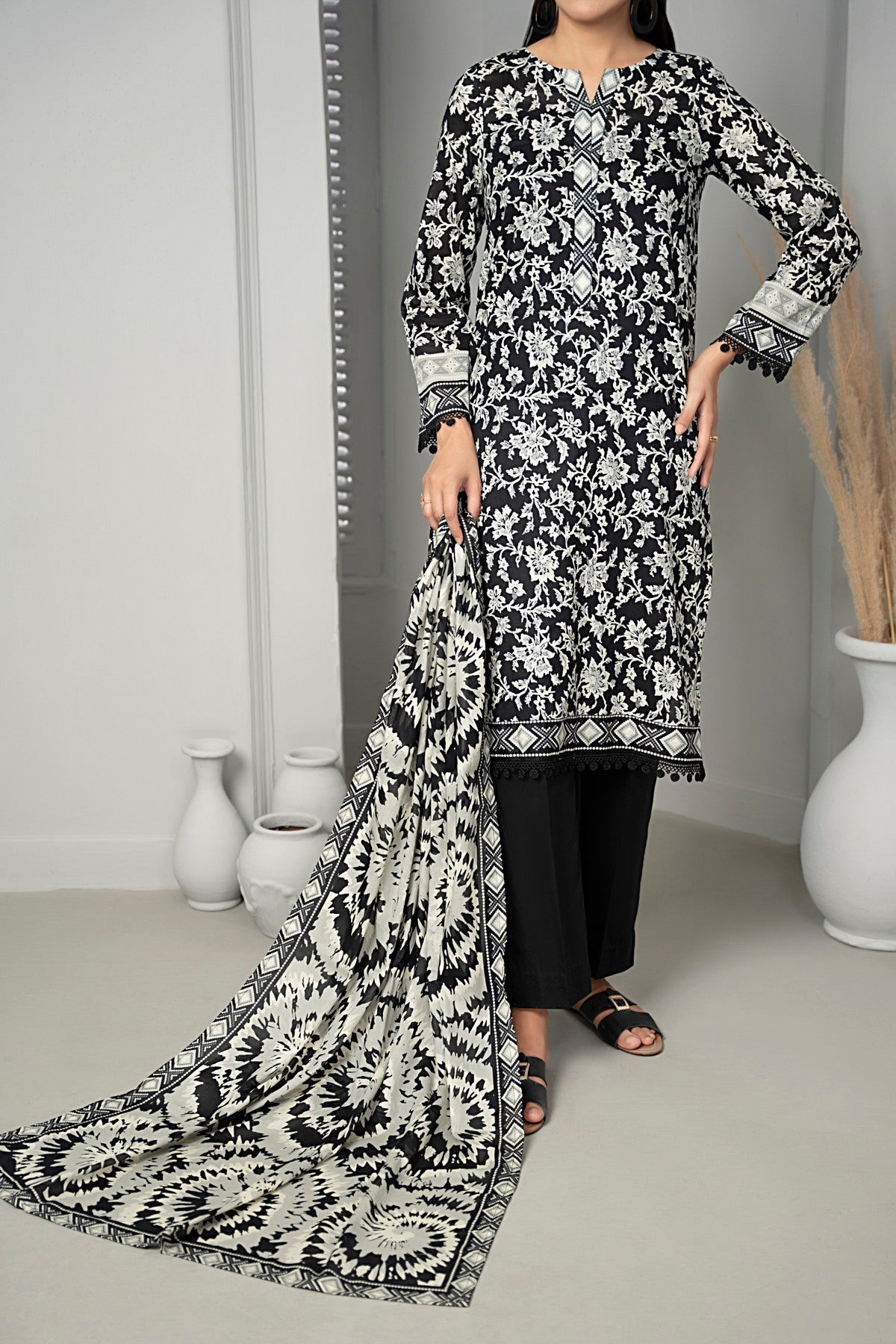 VS Sufinaz Print Lawn'24 D#511 (Black)