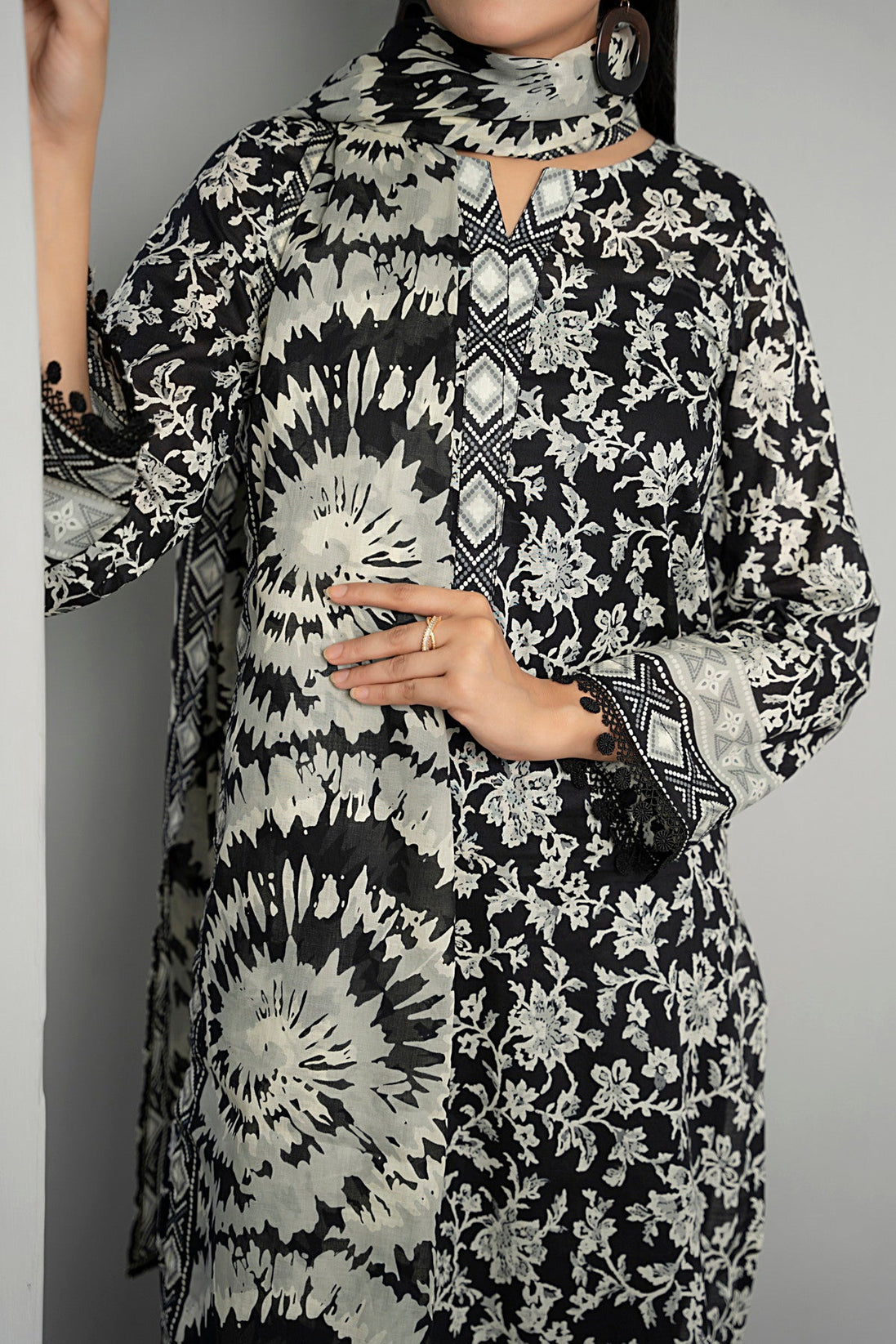 VS Sufinaz Print Lawn'24 D#511 (Black)