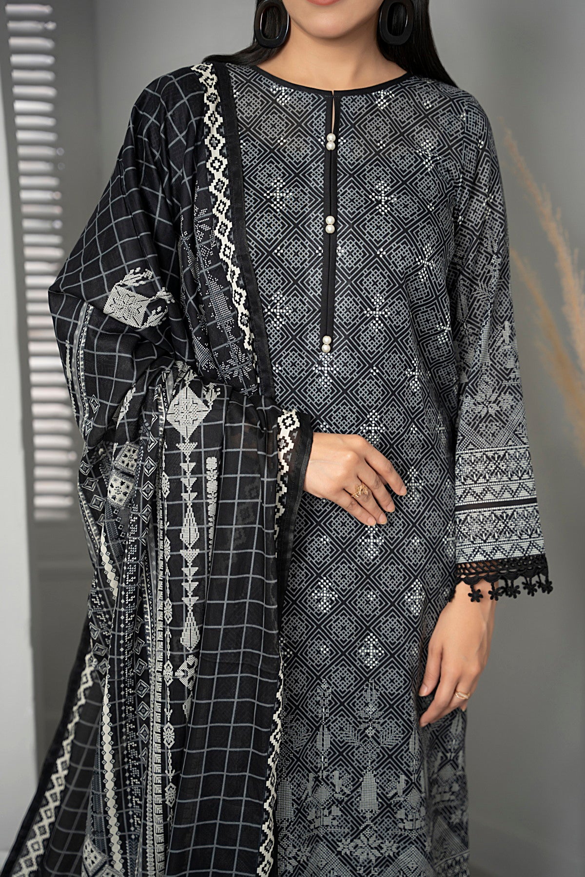 VS Sufinaz Print Lawn'24 D#512 (Black)