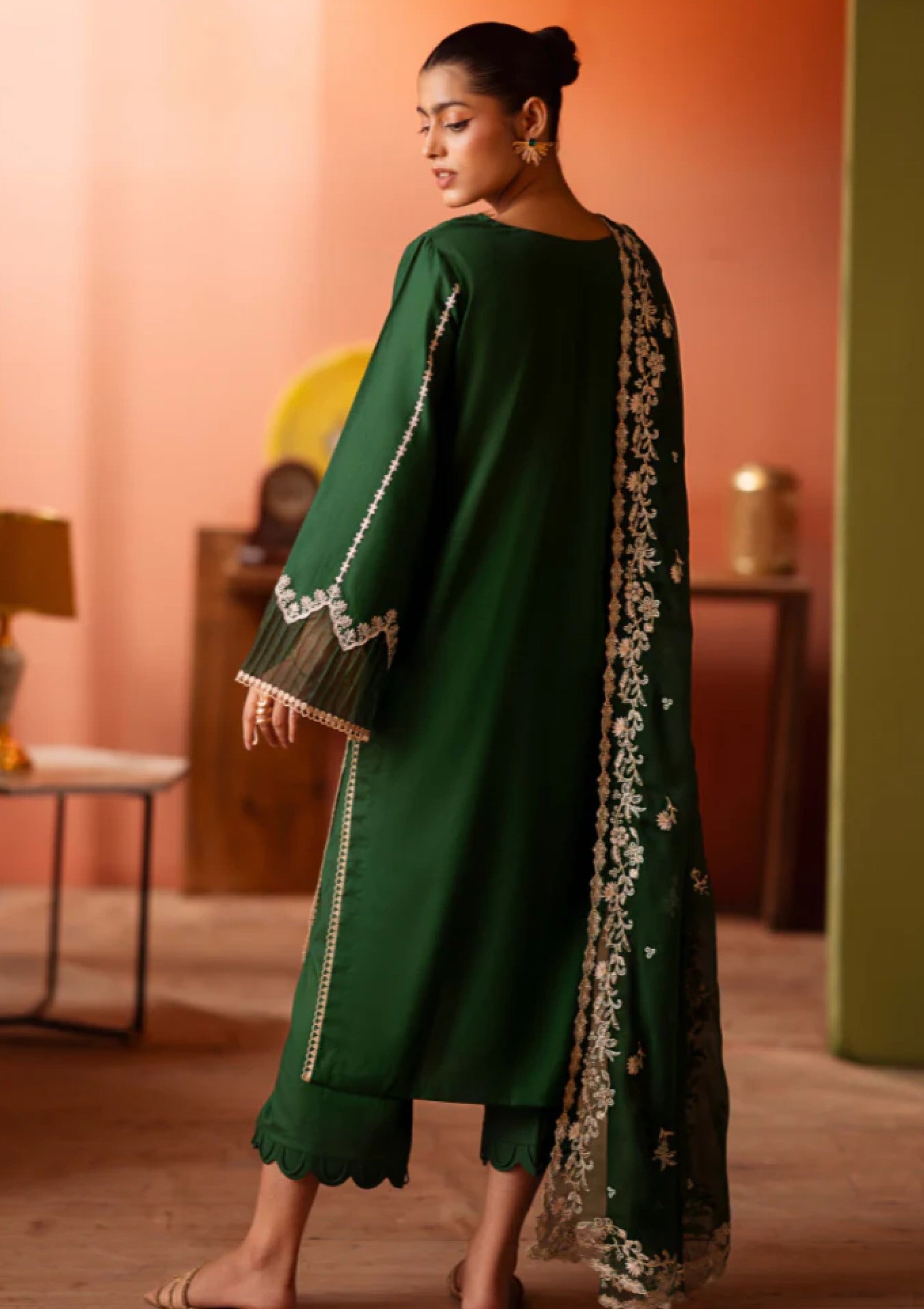 Humdum Lalarukh Emb Lawn'25 D#10