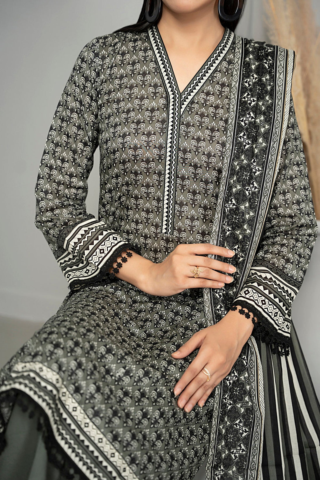 VS Sufinaz Print Lawn'24 D#514 (G Grey)