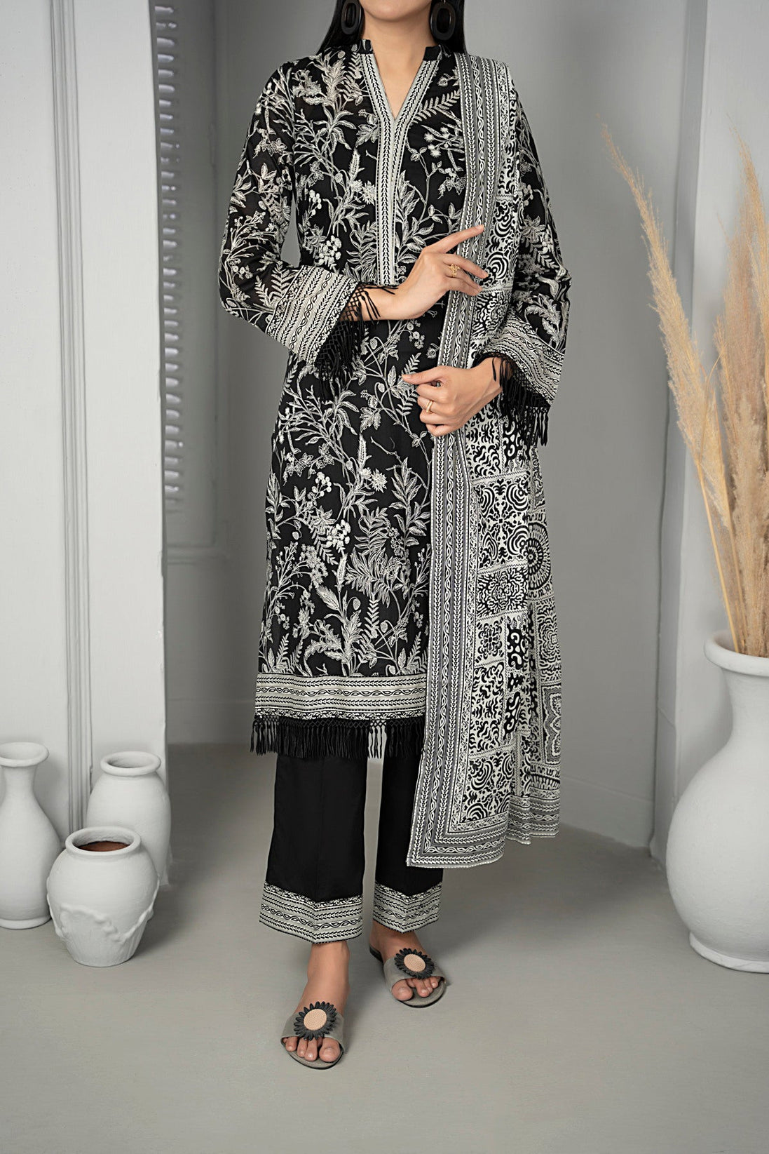 VS Sufinaz Print Lawn'24 D#515 (Black)