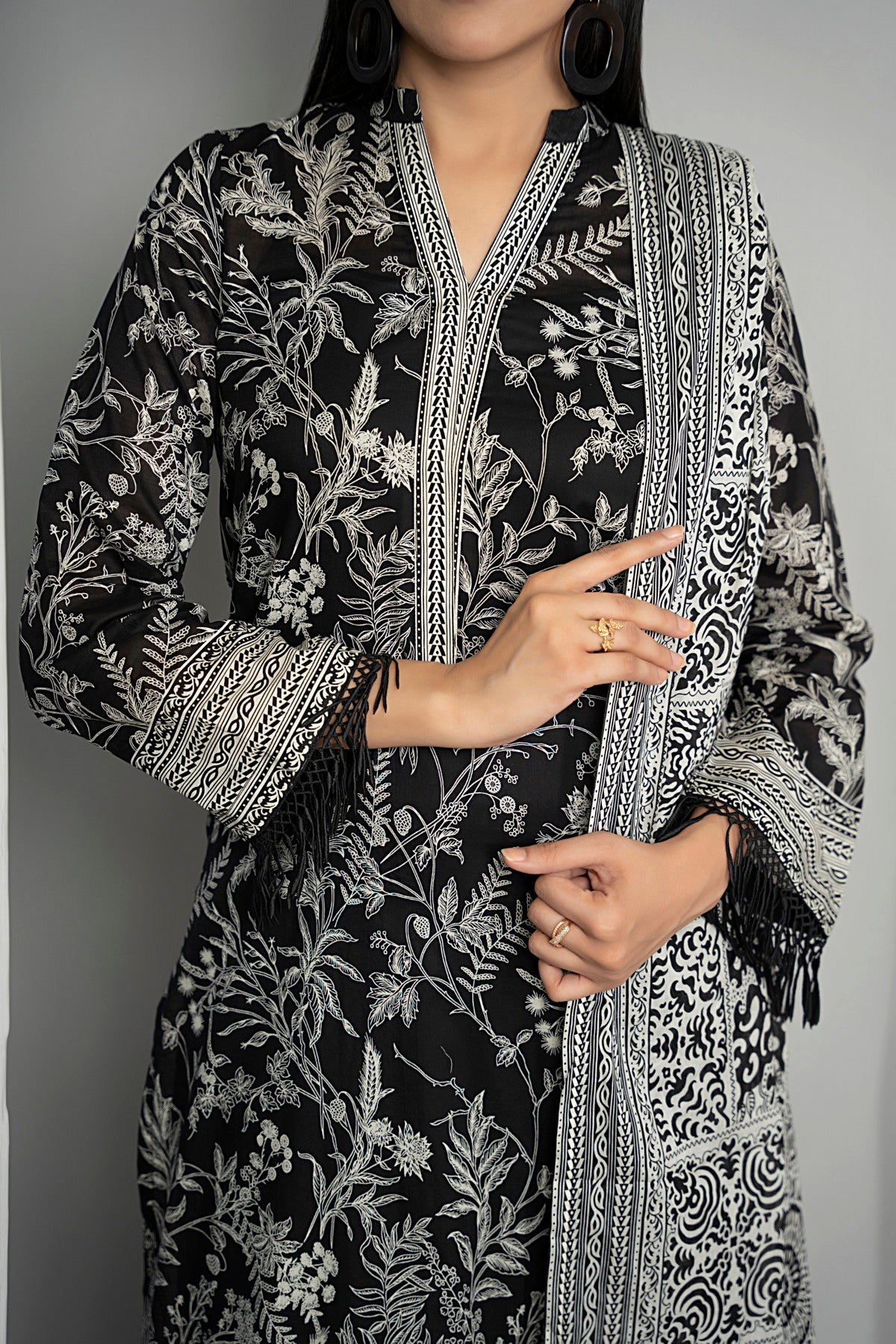 VS Sufinaz Print Lawn'24 D#515 (Black)