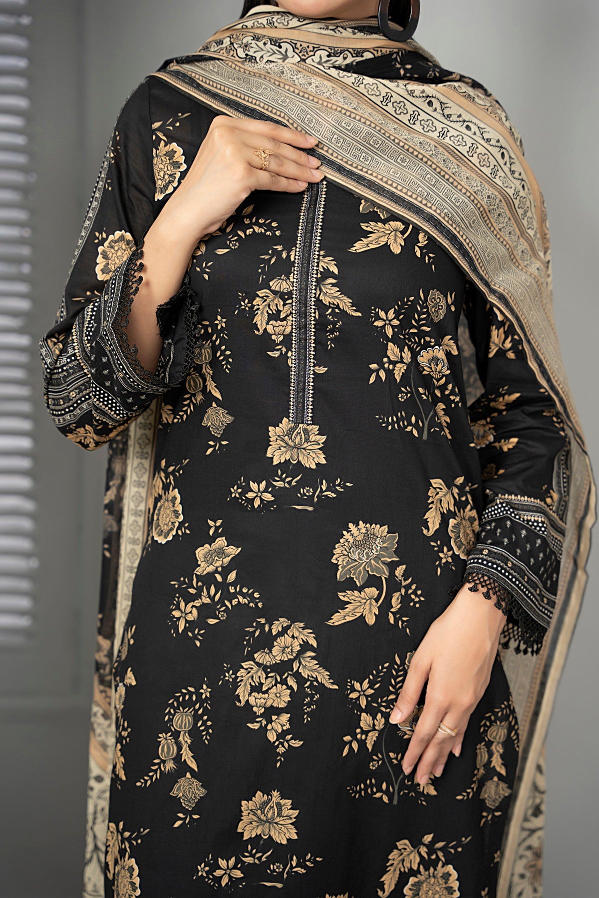 VS Sufinaz Print Lawn'24 D#516 (Black)