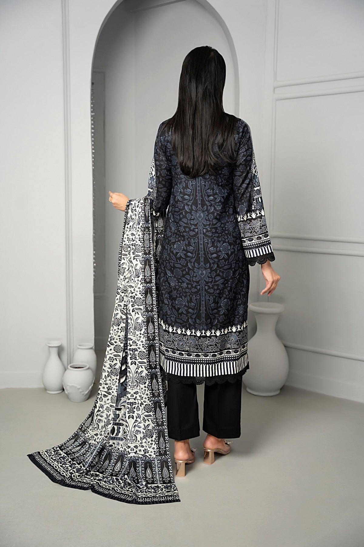 VS Sufinaz Print Lawn'24 D#519 (Black)