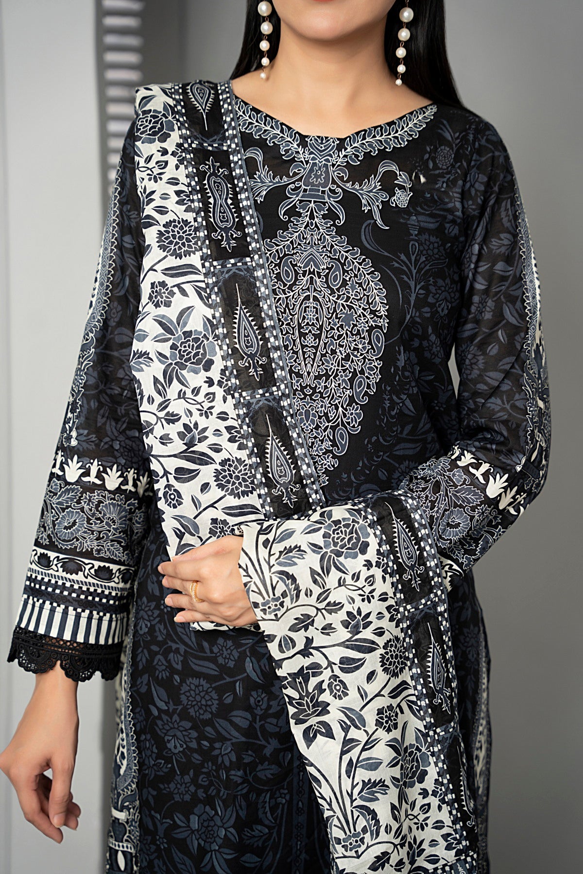 VS Sufinaz Print Lawn'24 D#519 (Black)