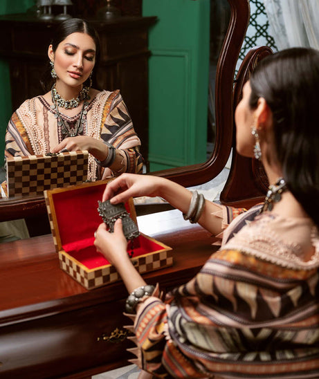Kinaar By Shiza Hassan S/S Lawn`22 D#10