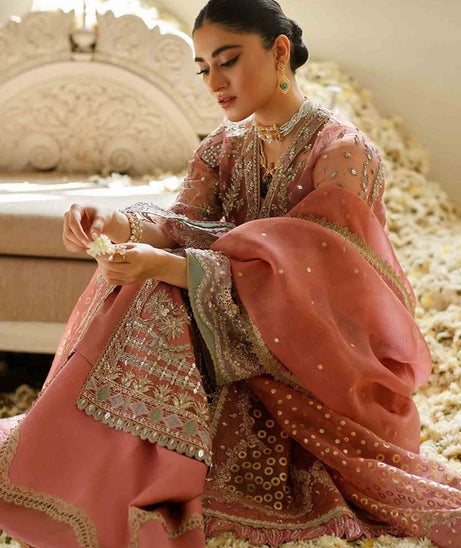 Suffuse Freeshia Festive Collection'22 ZAREEN