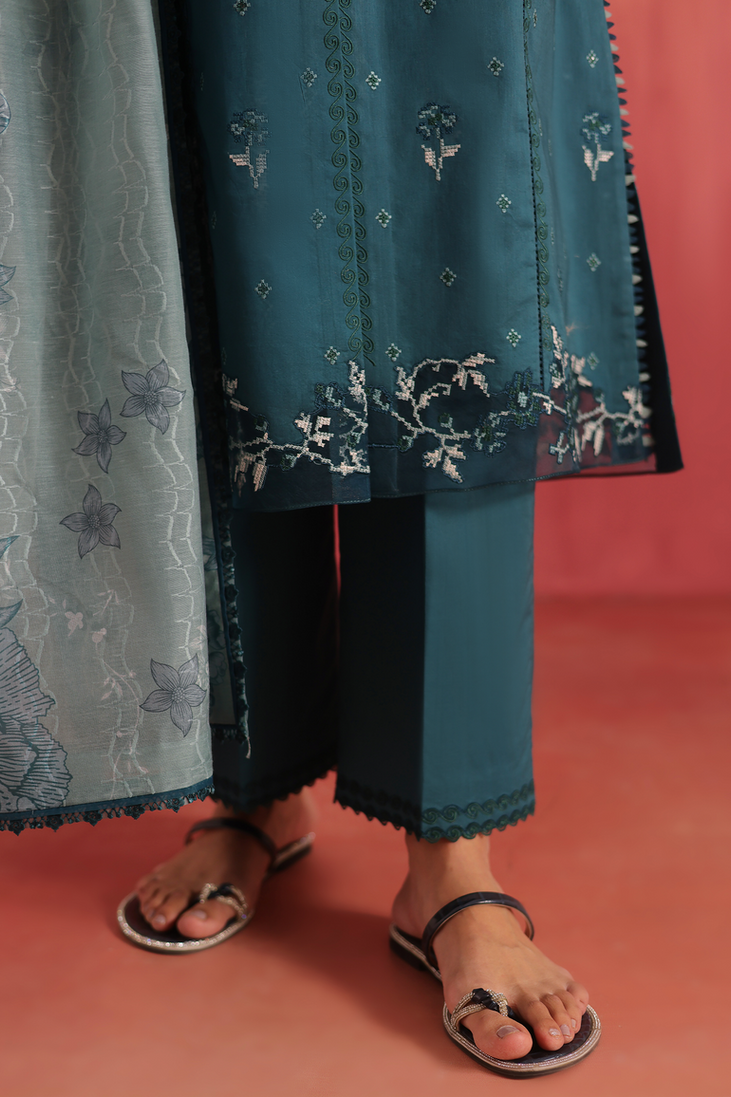 Seran Nayaab Eid Lawn'25 D#09