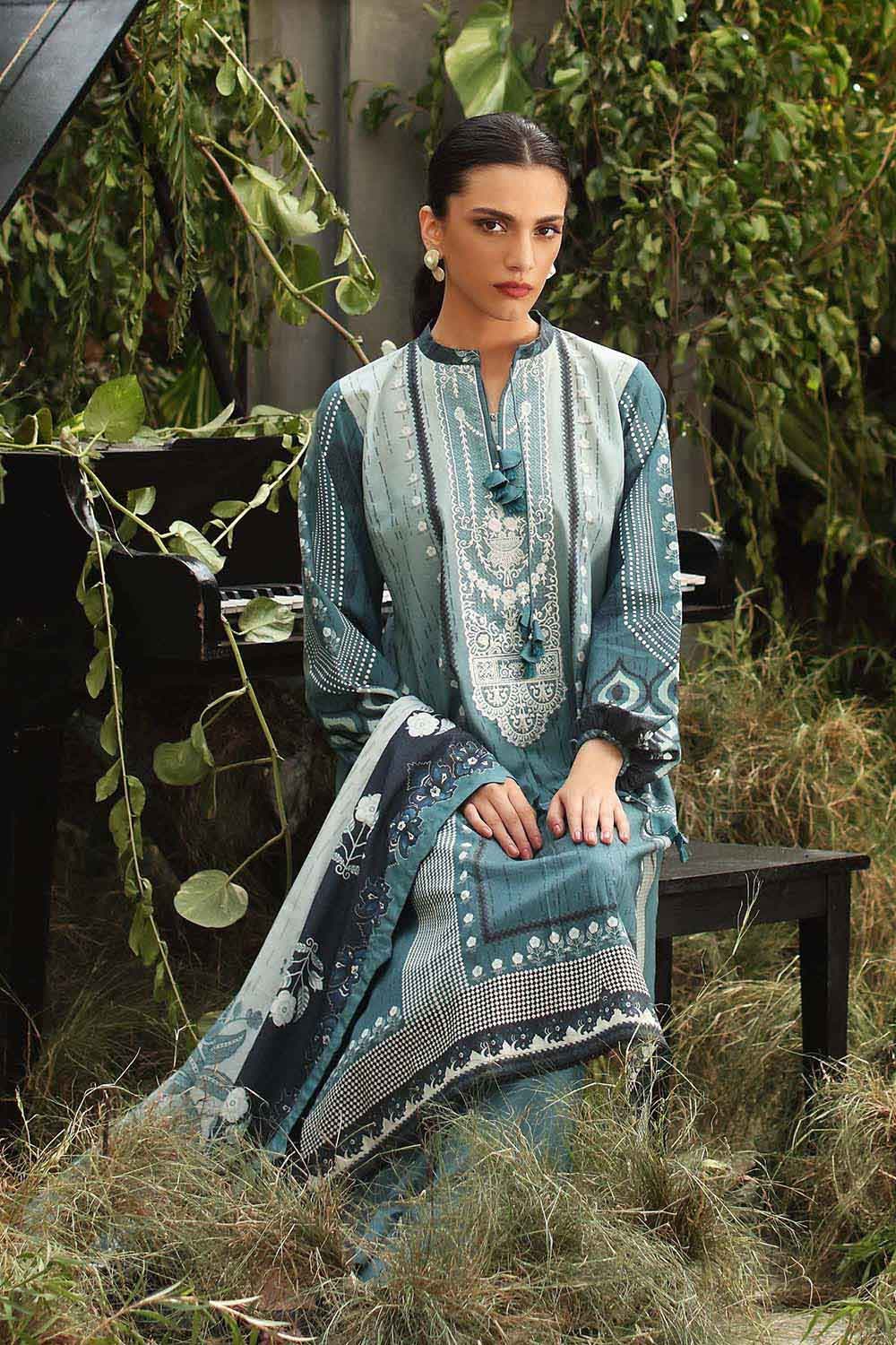 Gul Ahmed Winter Collection`22 AY#12031
