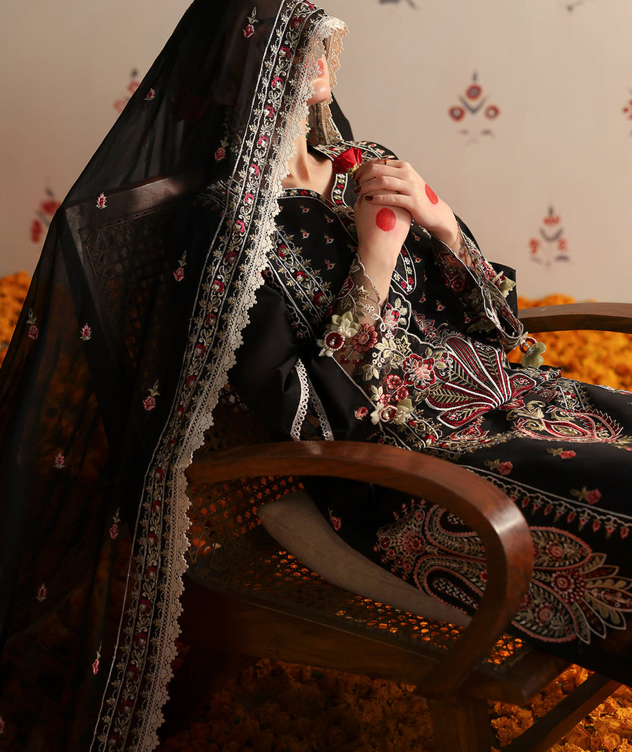 Mahnur Aangan Emb Lawn`25 D#11 Aafreen