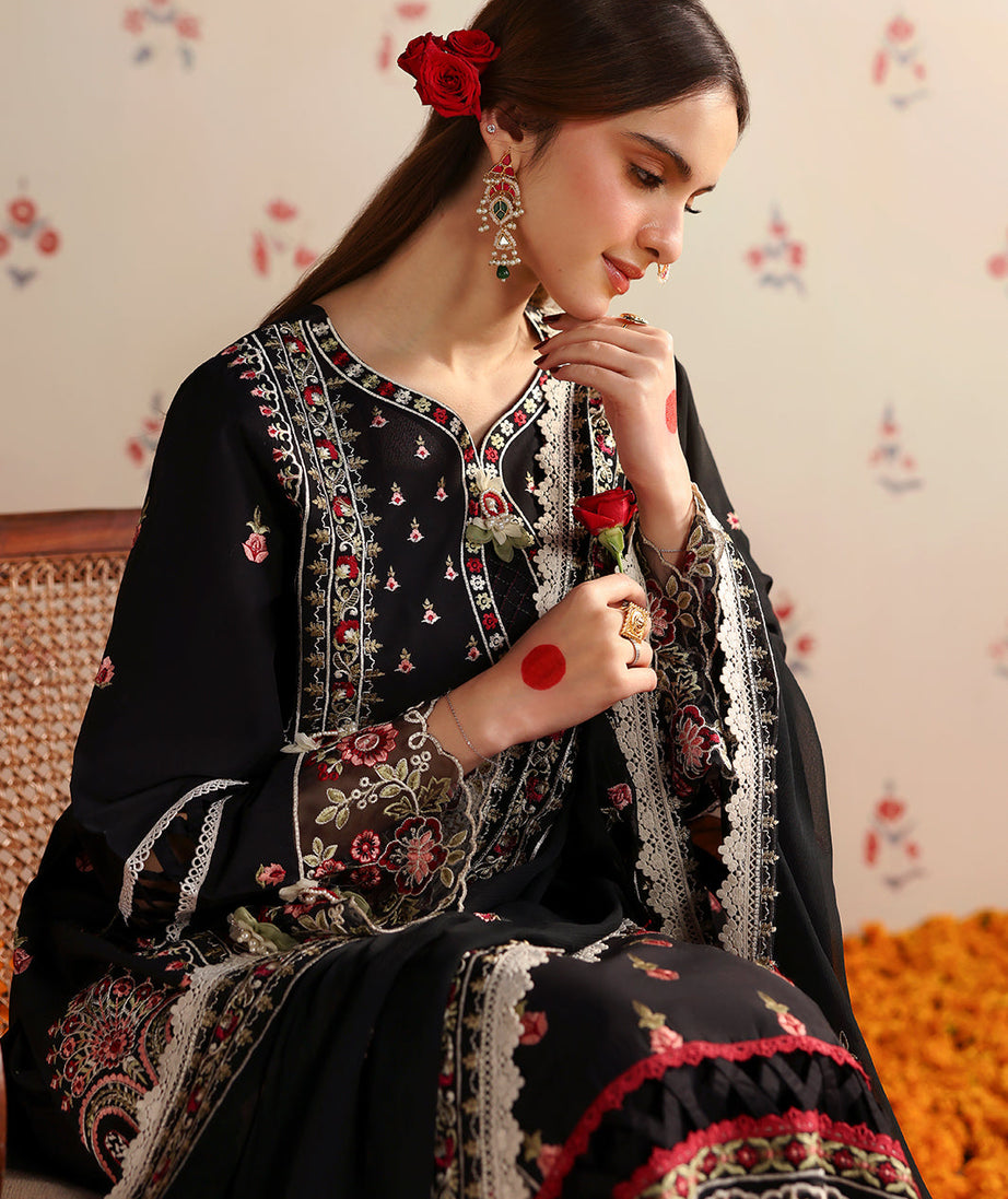 Mahnur Aangan Emb Lawn`25 D#11 Aafreen